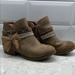 Jellypop Tan Ankle Boots with Bow and Glitter Straps